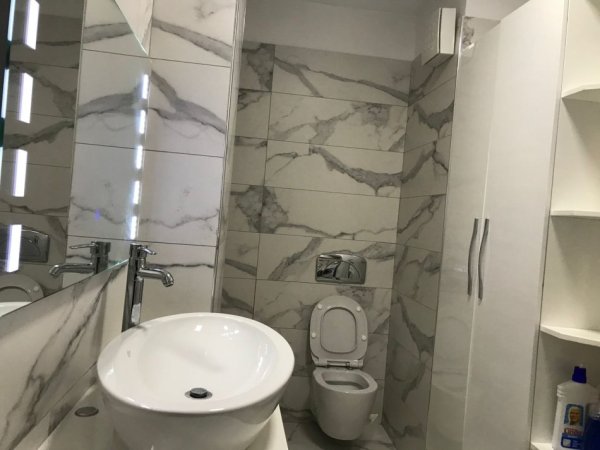 Durres, jepet me qera apartament 3+1 , 550 € (Durres)
