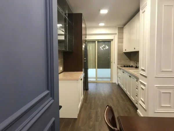 Durres, jepet me qera apartament 3+1 , 550 € (Durres)