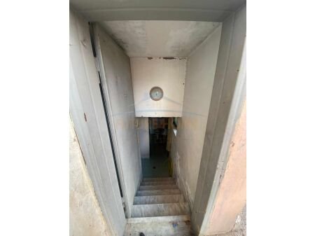 Tirane, jepet me qera garazh , 109 m² 350 € (Rruga Kongresi Manastirit, Tirane, AREA41635)