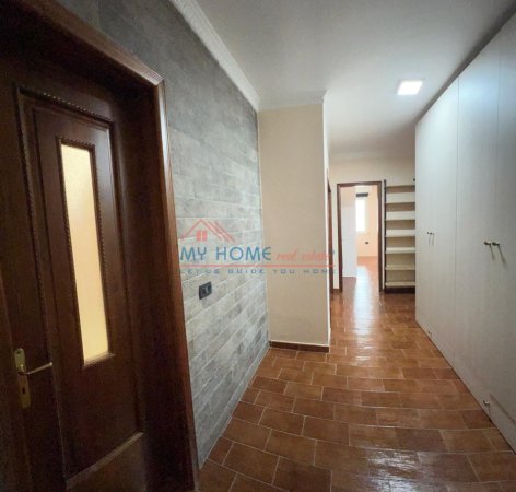 Tirane, shitet apartament 1+1+Ballkon Kati 8, 85 m² 115.000 € (Yzberisht)