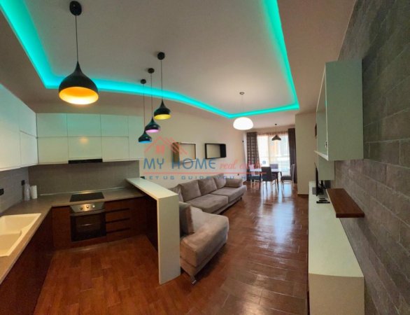 Tirane, shitet apartament 1+1+Ballkon Kati 8, 85 m² 115.000 € (Yzberisht)