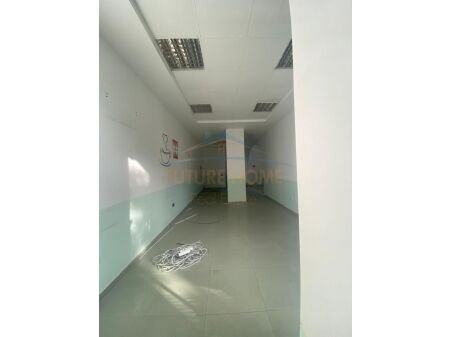 Tirane, jepet me qera dyqan Kati 0, 90 m² 900 € (Rruga 4 Deshmoret) AREA41644