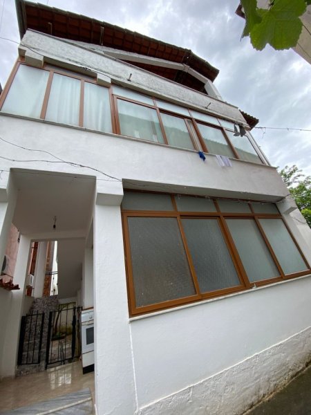 Tirane, shitet Vile 3 Katshe Kati 3, 225 m² 250.000 € (Jordan Misja)