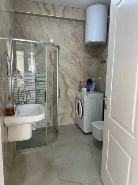 Tirane, jepet me qera apartament 2+1+Ballkon Kati 2, 102 m² 450 € (rruga sokrat miho)