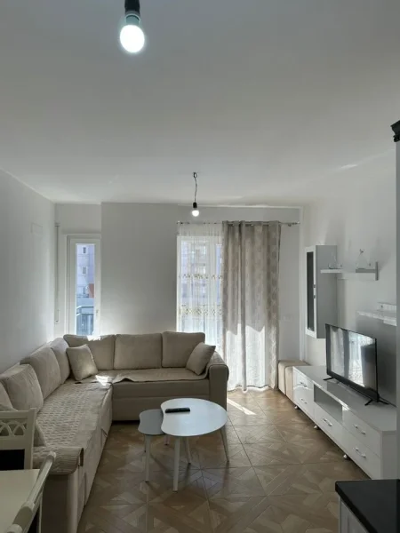 Tirane, jepet me qera apartament 2+1+Ballkon Kati 2, 102 m² 450 € (rruga sokrat miho)