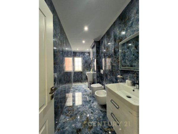 Tirane, jepet me qera apartament 1+1+Ballkon Kati 4, 70 m² 700 € (PETRO NINI)