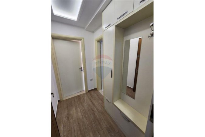Tirane, jepet me qera apartament Kati 9, 56 m² 550 € 