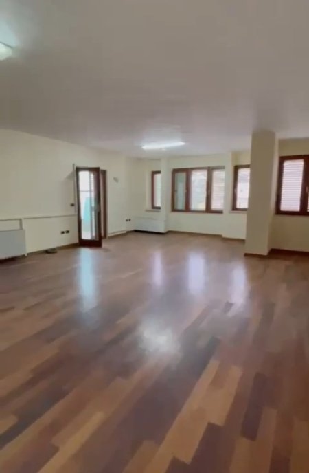 Tirane, jepet me qera ambjent biznesi Kati 5, 170 m² 1.600 € (Bllok)