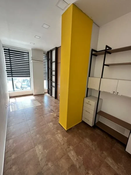 Tirane, jepet me qera zyre Kati 2, 21 m² 350 € (RRUGA MYSLYM SHYRI)