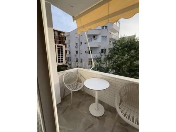 Tirane, jepet me qera apartament 2+1+Ballkon Kati 4, 100 m² 700 € (Liqeni i Thate)