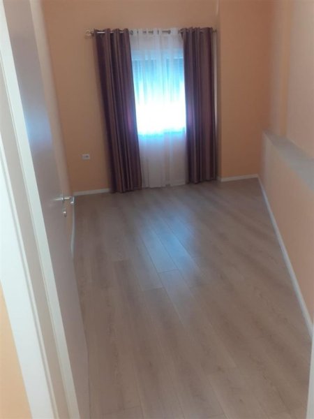 Tirane, jepet me qera apartament 2+1+Ballkon Kati 1, 95 m² 600 € (Kodra e Diellit)