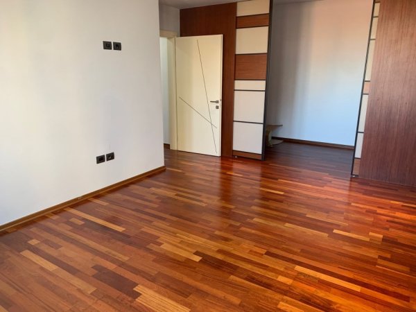 Tirane, jepet me qera zyre Kati 2, 165 m² 1.400 € 