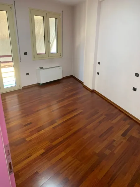 Tirane, jepet me qera zyre Kati 2, 165 m² 1.300 €