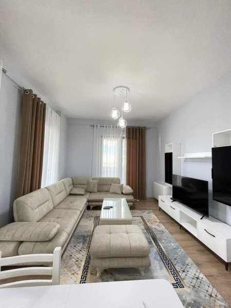 Tirane, jepet me qera apartament 2+1+Ballkon Kati 5, 123 m² 800 € (rruga kavajes tek square 21)