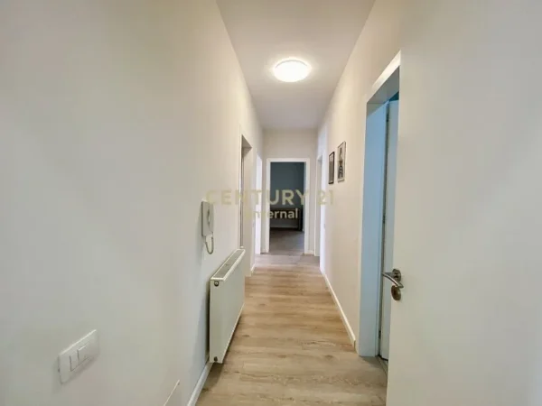 Tirane, jepet me qera 3+1 Kati 3, 120 m² 850 € (KOMUNA E PARISIT)