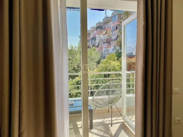 Tirane, jepet me qera 3+1 Kati 3, 120 m² 850 € (KOMUNA E PARISIT)