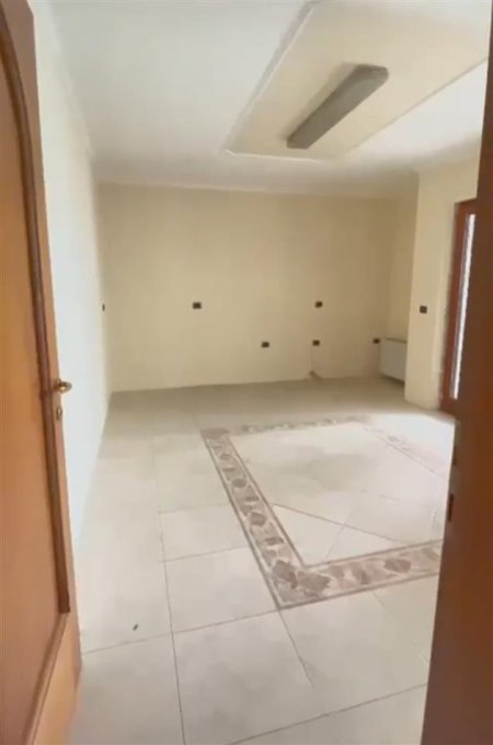 Tirane, jepet me qera zyre Kati 2, 172 m² 1.600 € (Blloku)