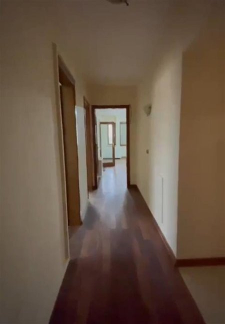 Tirane, jepet me qera zyre Kati 2, 172 m² 1.600 € (Blloku)