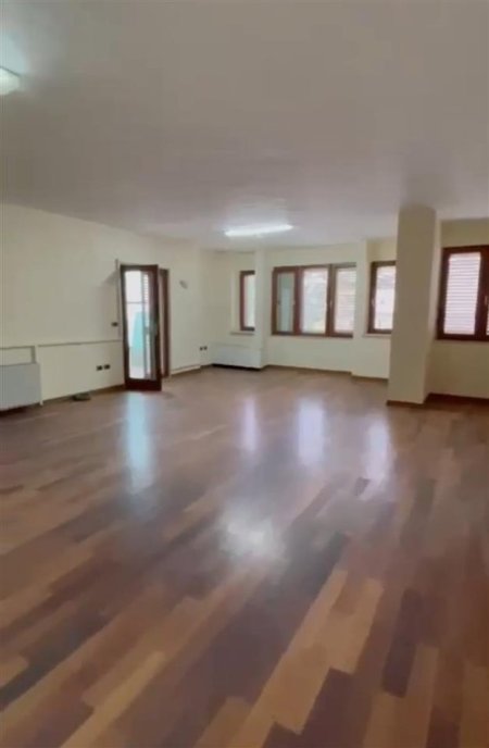 Tirane, jepet me qera zyre Kati 2, 172 m² 1.600 € (Blloku)