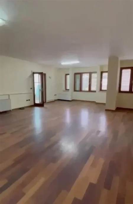 Tirane, jepet me qera zyre Kati 2, 172 m² 1.600 € (Blloku)
