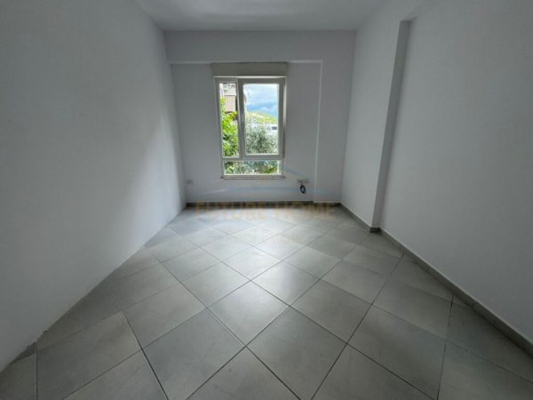 Tirane, shitet apartament 2+1 Kati 1, 83 m² 150.000 € (Liqeni i Thate)