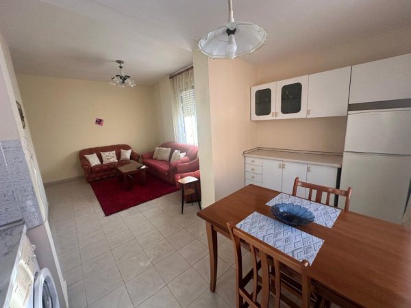 Tirane, jepet me qera Vile 1+1+Ballkon Kati 2, 65 m² 450 € (mehmed brocaj)