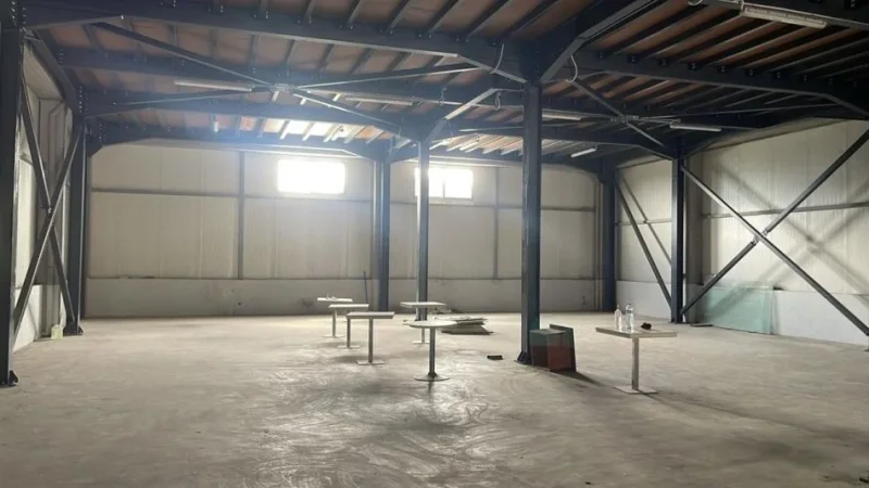 Tirane, jepet me qera ambjent biznesi Kati 0, 1.710 m² 4.500 € (Vore)