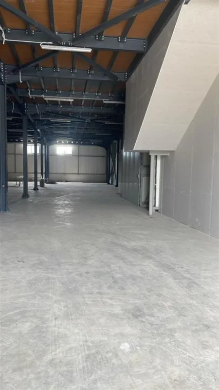 Tirane, jepet me qera ambjent biznesi Kati 0, 1.710 m² 4.500 € (Vore)