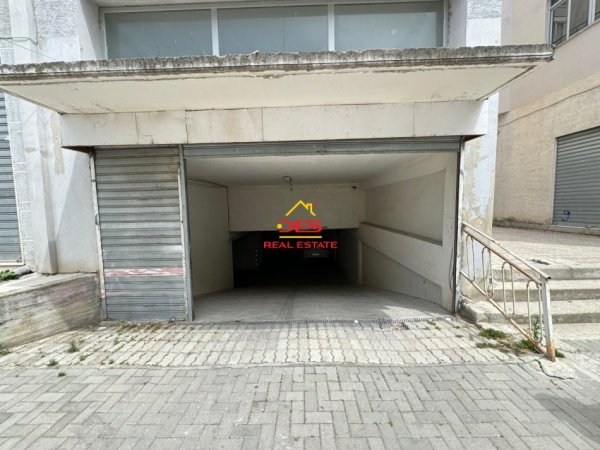 Vlore, shitet garazh Kati -1, 41 m² 34.000 € (Rruga Gjergj Kastrioti)