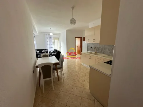 Vlore, jepet me qera apartament 2+1 Kati 2, 110 m² 400 € (Rruga Hasan Kushta)