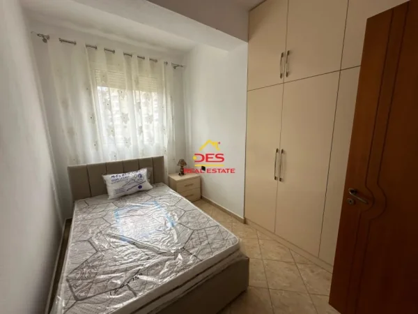 Vlore, jepet me qera apartament 2+1 Kati 2, 110 m² 400 € (Rruga Hasan Kushta)