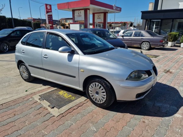 Tirane, shes makine Seat ibiza Nafte, gri metalizato manuale Klima 425.000 km 1.500 €