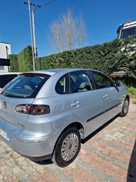 Tirane, shes makine Seat ibiza Nafte, gri metalizato manuale Klima 425.000 km 1.500 €