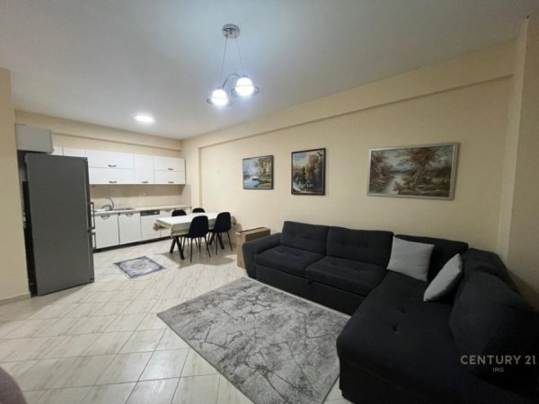 Tirane, jepet me qera 1+1 Kati 4, 71 m² 500 € (Mbikalimi i Kodres se Diellit, Kopshti Botanik Zoologjik)