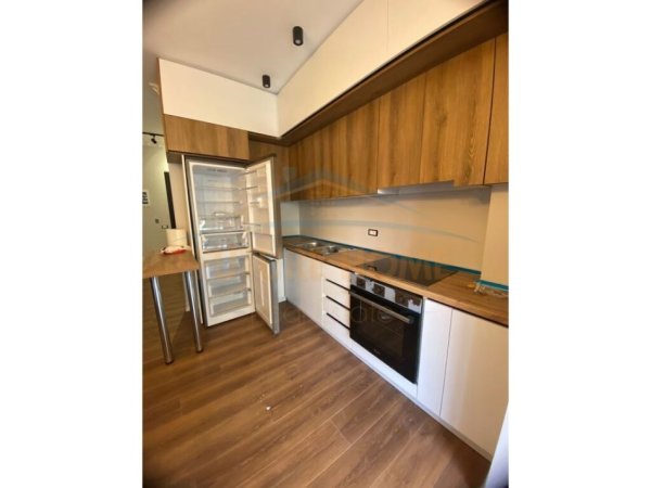 Tirane, jepet me qera 2+1 Kati 1, 79 m² 600 € (RRUGA DIBRES)