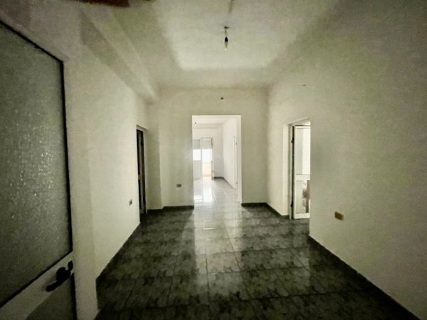 Tirane, shitet apartament 5+1 Kati 2, 138 m² 375.000 €