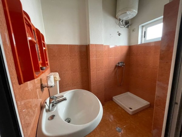 Tirane, shitet apartament 5+1 Kati 2, 138 m² 375.000 €