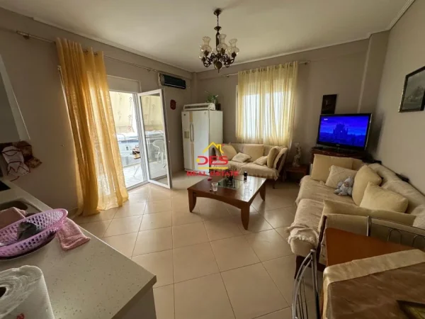 Shqiperi, jepet me qera apartament 1+1 Kati 5, 70 m² 450 € (Rruga Dhimiter Konomi)