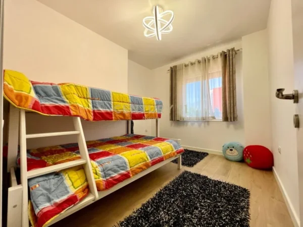 Tirane, jepet me qera apartament 2+1+Ballkon Kati 6, 100 m² 900 € (Blloku)