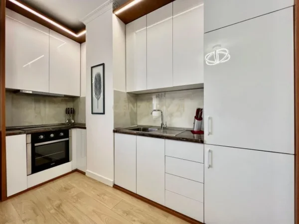 Tirane, jepet me qera apartament 2+1+Ballkon Kati 6, 100 m² 900 € (Blloku)