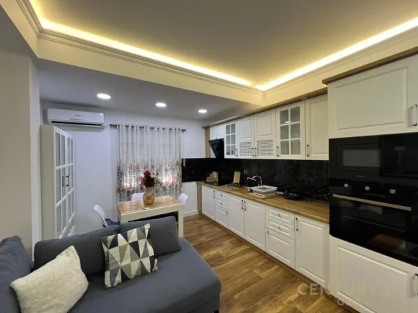 Tirane, jepet me qera apartament 1+1+Ballkon Kati 4, 70 m² 700 € (Blloku)