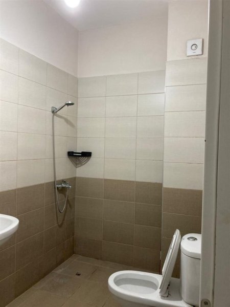 Tirane, jepet me qera apartament 2+1+Ballkon Kati 1, 132 m² 500 € (Astir)