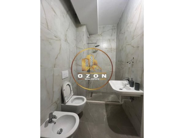 Tirane, jepet me qera apartament 2+1 , 87 m² 550 € (Ali Demi)