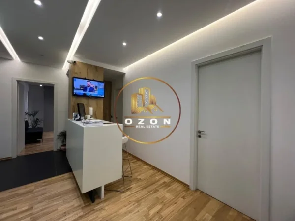 Ambient Biznesi Modern me qira pranë Gjykatës së Rrethit, Ish-Ekspozita në Qira 1050 €!