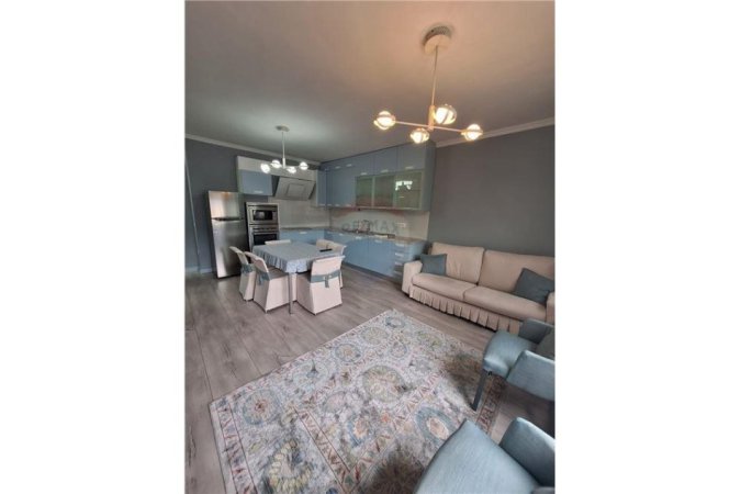 Tirane, jepet me qera apartament 2+1 , 85 m² 700 € (Rruga e Elbasanit)
