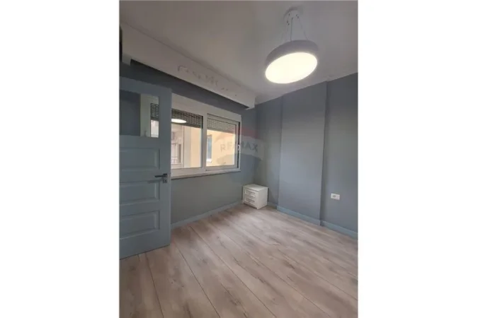 Tirane, jepet me qera apartament 2+1 , 85 m² 700 € (Rruga e Elbasanit)