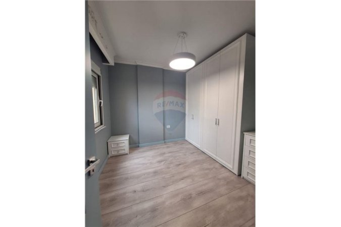 Tirane, jepet me qera apartament 2+1 , 85 m² 700 € (Rruga e Elbasanit)