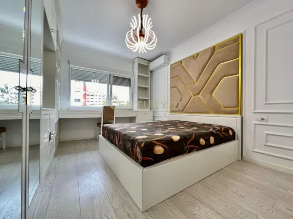 Tirane, jepet me qera apartament 3+1+Aneks+Ballkon Kati 2, 150 m² 1.500 € (Ambasada Amerikane)
