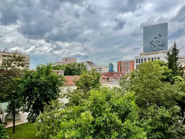 Tirane, jepet me qera apartament 3+1+Aneks+Ballkon Kati 2, 150 m² 1.500 € (Ambasada Amerikane)