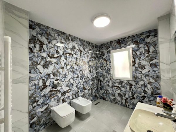 Tirane, jepet me qera apartament 3+1+Aneks+Ballkon Kati 2, 150 m² 1.500 € (Ambasada Amerikane)